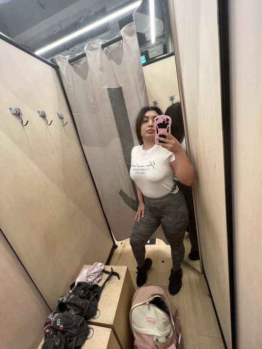 Sex in cabina de proba? https://t.co/GFkFh4YHoH