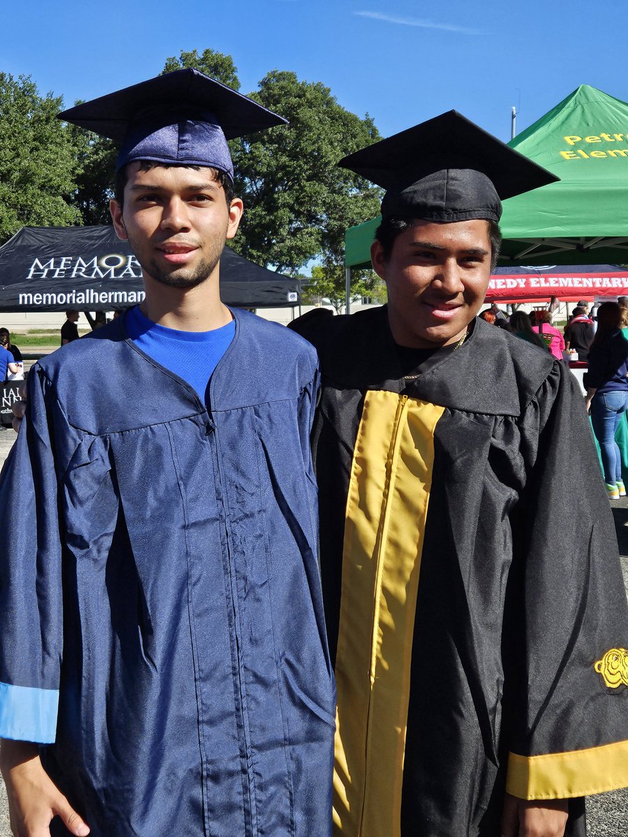 SOAR_LINC_NHS's tweet photo. @AliefWellness #AliefProudDay with SOAR/LINC/PEP #goodstuff #AliefGraduates #VamosSOARLINC @SOAR_NHS https://t.co/vG6mxkv4lj