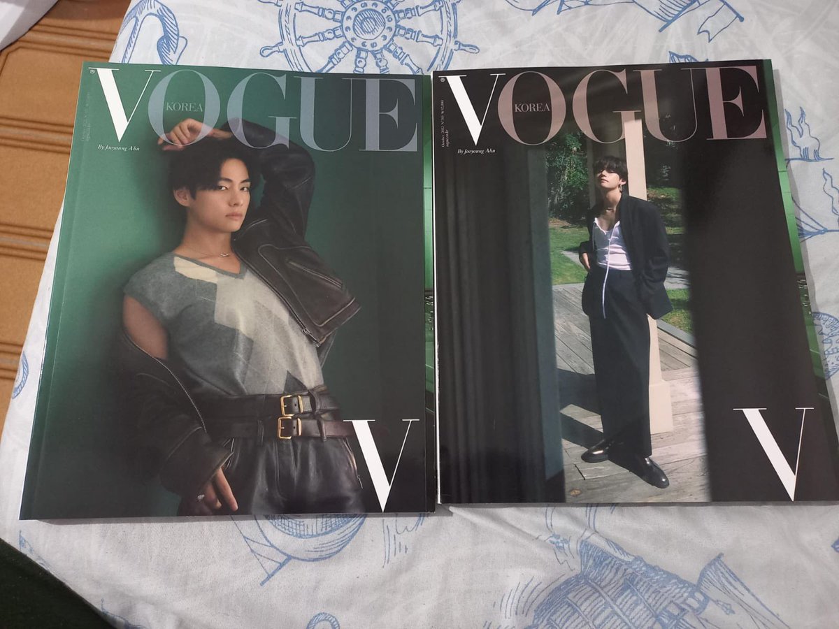 VENDA/VENDO 💗 revista vogue korea taehyung v — R$95 cada — sem avarias — fretes inclusos ou entrega em mãos em são paulo — tenho + de 120 feedbacks rt pfvr? 🥹🙏🏼