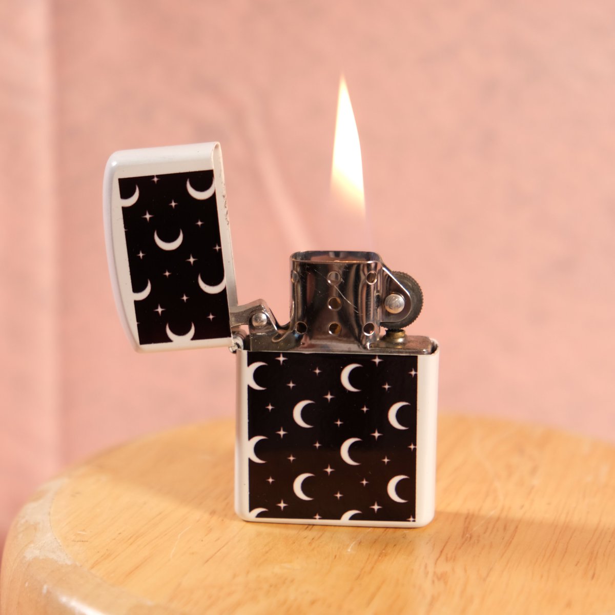 jsonpaints's tweet photo. 🔥 #Lighters https://t.co/HPwTEXnb5N