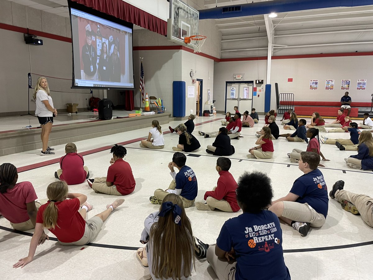 jennifischer3's tweet photo. My 1st Recruitment visit for @PhillipsPrepIB @MobilePublicSch @Ngdavisbobcats what a great group of 5th graders. I hope see you as a Phillips’ Pirate next year! https://t.co/0vGE5PIuX5