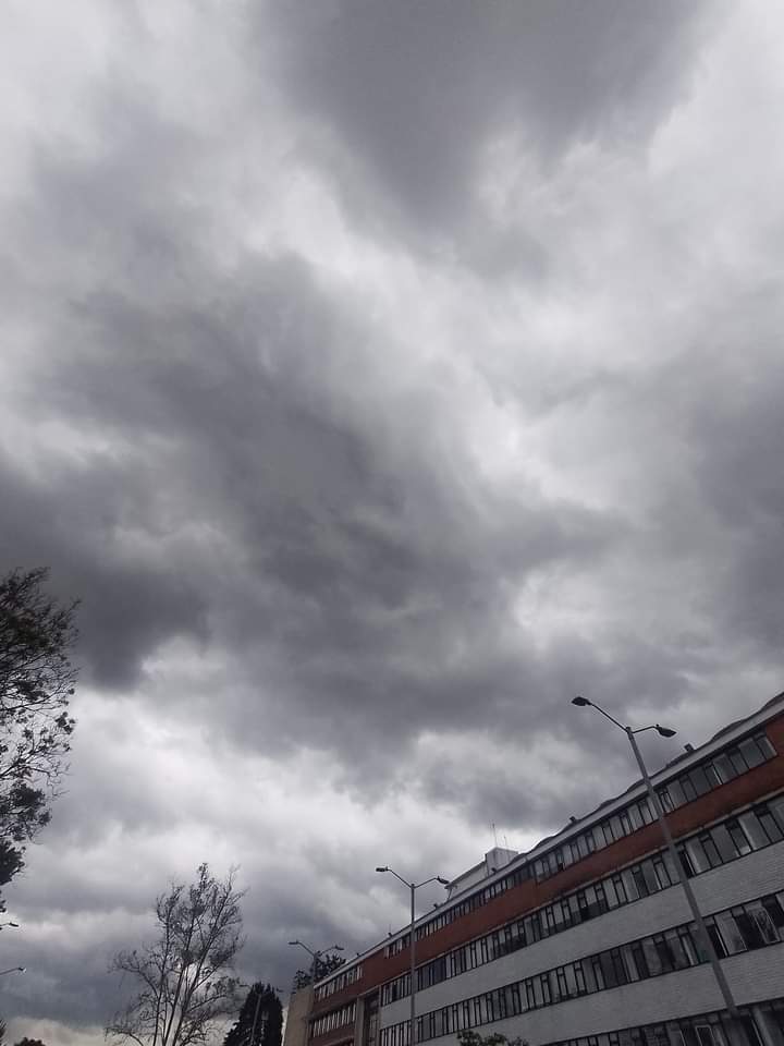 nacional_memes's tweet photo. Bogota siempre lista para el evento del año... https://t.co/k8vTlzGiyd