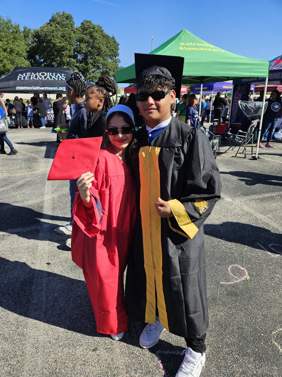 SOAR_LINC_NHS's tweet photo. @AliefWellness #AliefProudDay with SOAR/LINC/PEP #goodstuff #AliefGraduates #VamosSOARLINC @SOAR_NHS https://t.co/gUlDZWFqSO