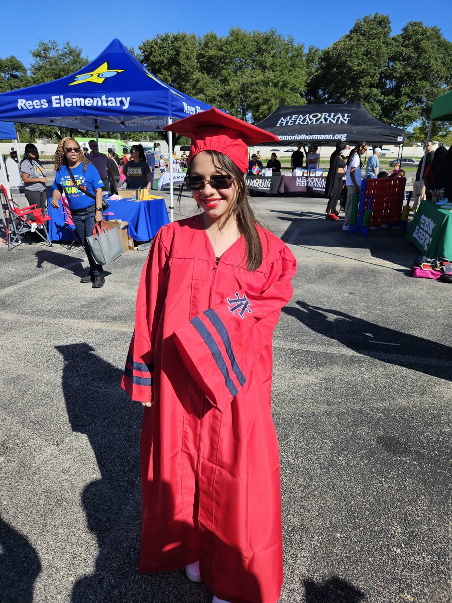 SOAR_LINC_NHS's tweet photo. @AliefWellness #AliefProudDay with SOAR/LINC/PEP #goodstuff #AliefGraduates #VamosSOARLINC @SOAR_NHS https://t.co/gUlDZWFqSO