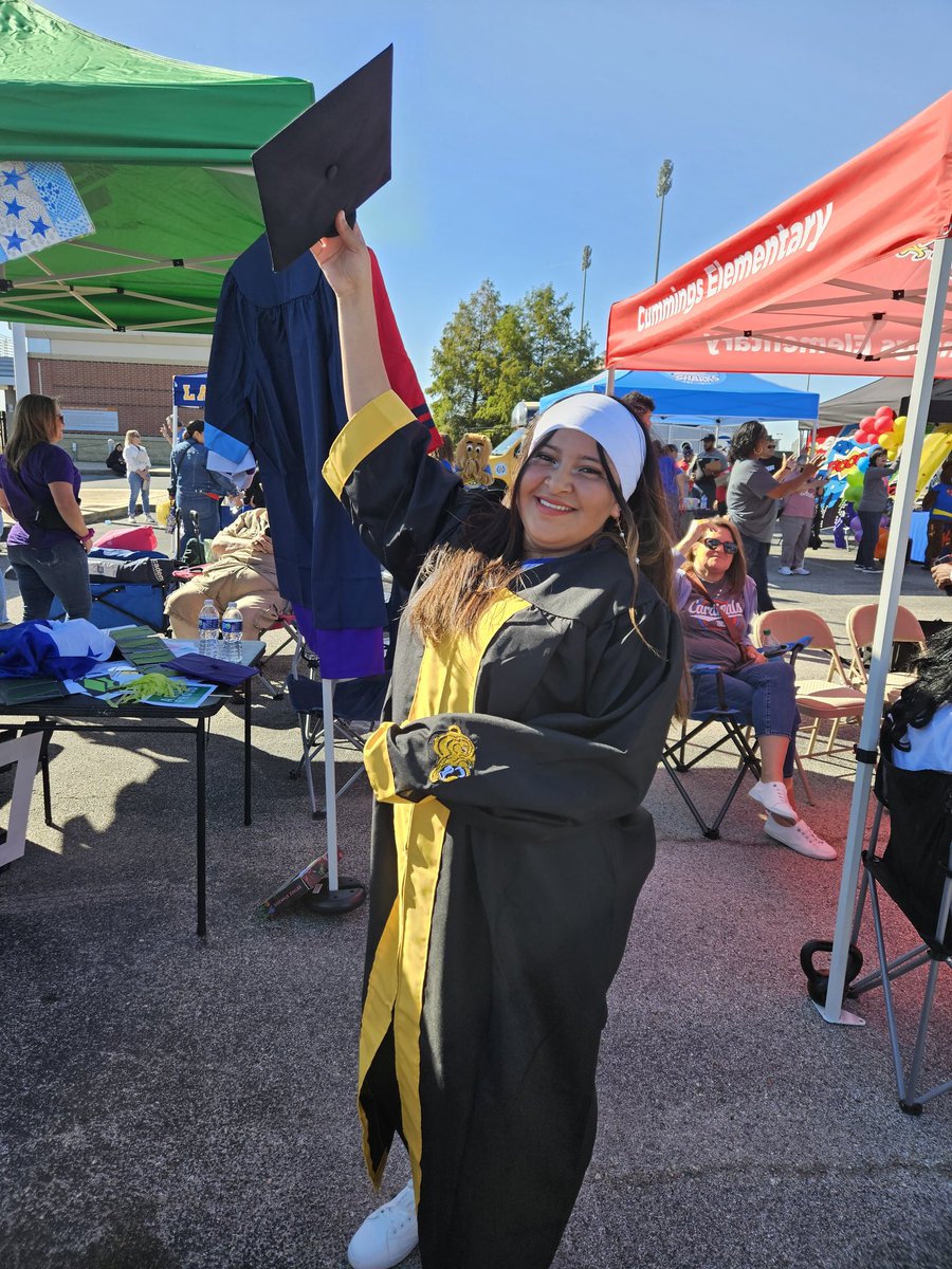 SOAR_LINC_NHS's tweet photo. @AliefWellness #AliefProudDay with SOAR/LINC/PEP #goodstuff #AliefGraduates #VamosSOARLINC @SOAR_NHS https://t.co/gUlDZWFqSO