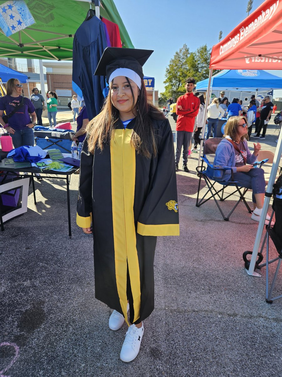 SOAR_LINC_NHS's tweet photo. @AliefWellness #AliefProudDay with SOAR/LINC/PEP #goodstuff #AliefGraduates #VamosSOARLINC @SOAR_NHS https://t.co/gUlDZWFqSO