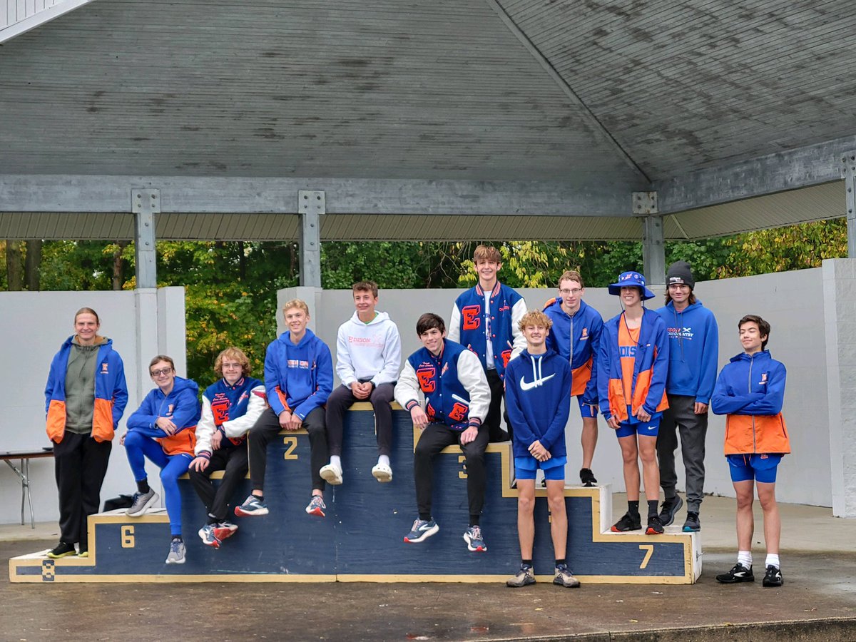 Congrats to the Boys Cross Country team on capturing the SBC Bay Championship! Kellen McDonnell is your SBC champ. Jackson Michaelis finished with 2nd team honors.

The Girls finished 2nd. Grace Anderson 1st and Maylie Weilnau and Lily Risner 2nd team.

#GoChargers