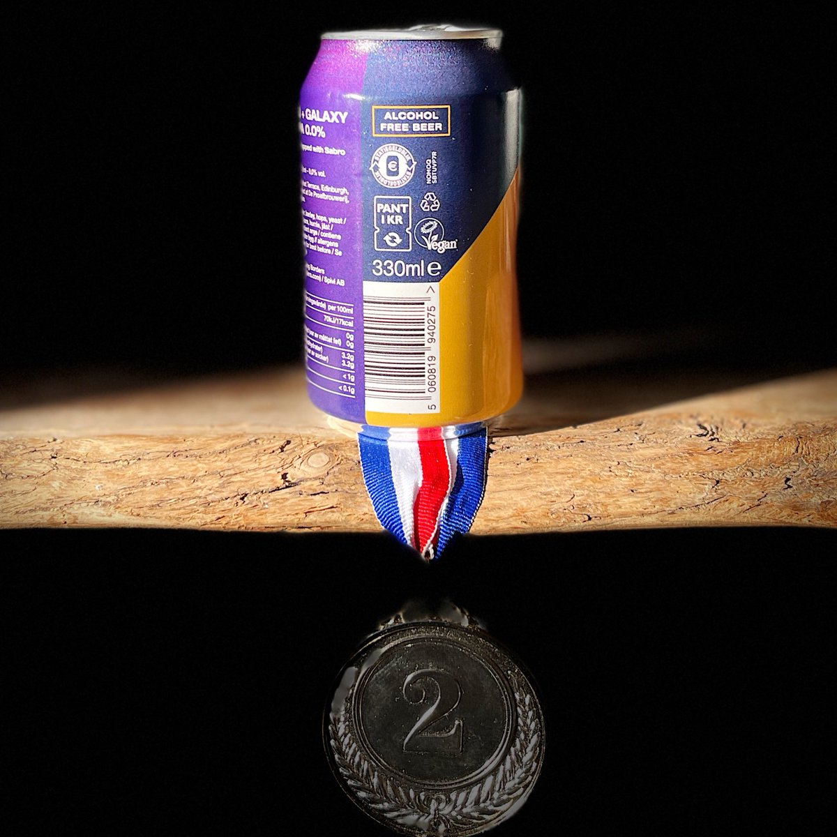 LiberianEnglish's tweet photo. @brulobeer Brewed in Edinburgh, Scotland #ClassOf2023 🥈 Sabro Galaxy IPA — with Sabro, Galaxy hops #AlcoholFreeAwards No.135 @brulobeer #AFASilver #SoberLife 💭 love the double dry-hop; been drinking this one since before it changed names! 💭 https://t.co/9mMNN1Fxtb