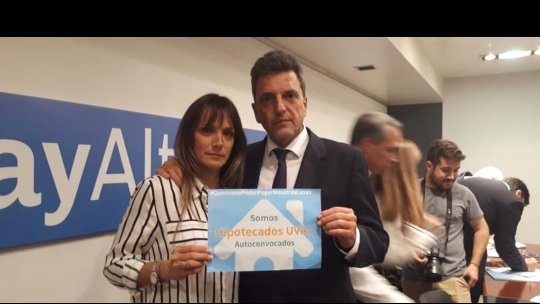 <a href="/lamesazaarg/">La Mesaza</a> <a href="/SergioMassa/">Sergio Massa</a> <a href="/eltreceoficial/">eltrece</a> Somos mas de 100mil familias #HipotecadosUVA  esperando una solucion desde hace 4 años. La inflacion se disparon y corremos el riesgo de perder las casas. Basta de #UsuraUVA  <a href="/SergioMassa/">Sergio Massa</a> antes de ser gobierno nos apoyabas!!!