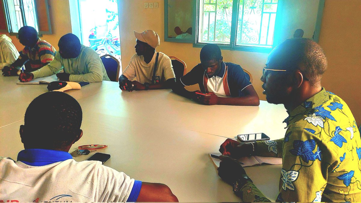 YaoOfficiel's tweet photo. #Kayes -Cadre d'échanges sur les institutions de la République : attributions et rapports conformément à la nouvelle Constitution du 22 juillet 2023 à l'endroit des jeunes et des femmes.
Cette activité est organisée par l'@AjcadMali  et le Réseau des jeunes actifs(Rja). https://t.co/S743DDNdkP