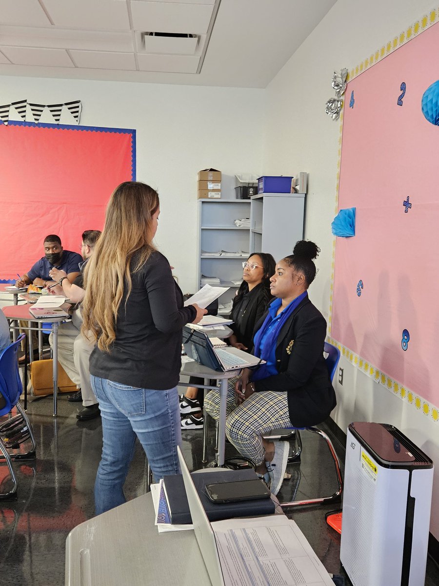 We are supporting @HisdSouth leaders with using OnTrack to lead PLCs! #artoflearning <a href="/MBrady132/">Madeline Brady</a> <a href="/DrAliciaMartin/">Alicia Martin</a>