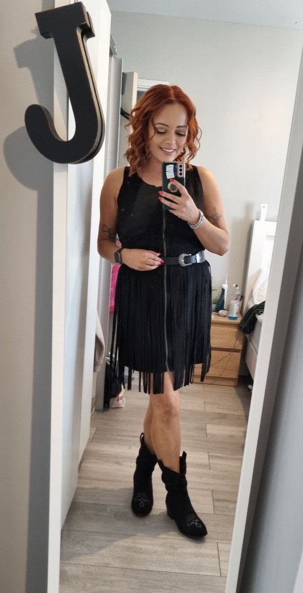 wee_doll's tweet photo. Luke Combs ready 🥳, ditched the hat as i walked out the door 😂 actually gonna sing my wee heart out 👢🤠
#Hurricane
#Still
#KeepItCountry https://t.co/hTEv7eSwv3