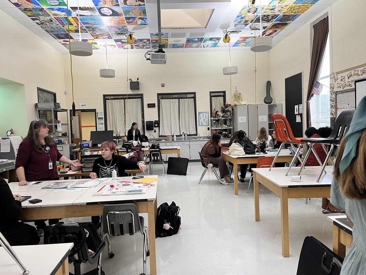 tabbhighart's tweet photo. Last minute VCU Portfolio Day prep. https://t.co/23bRERlzmS