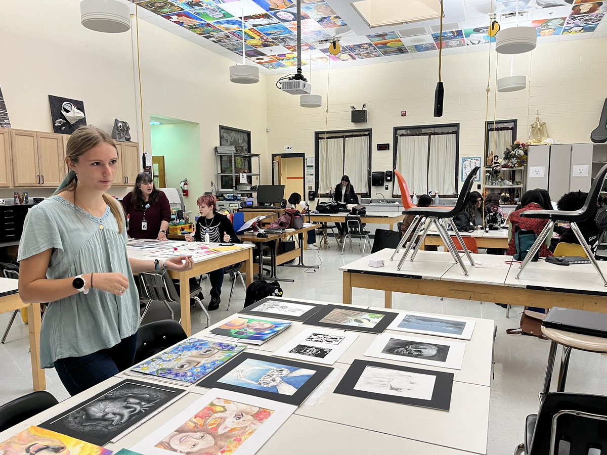 tabbhighart's tweet photo. Last minute VCU Portfolio Day prep. https://t.co/23bRERlzmS