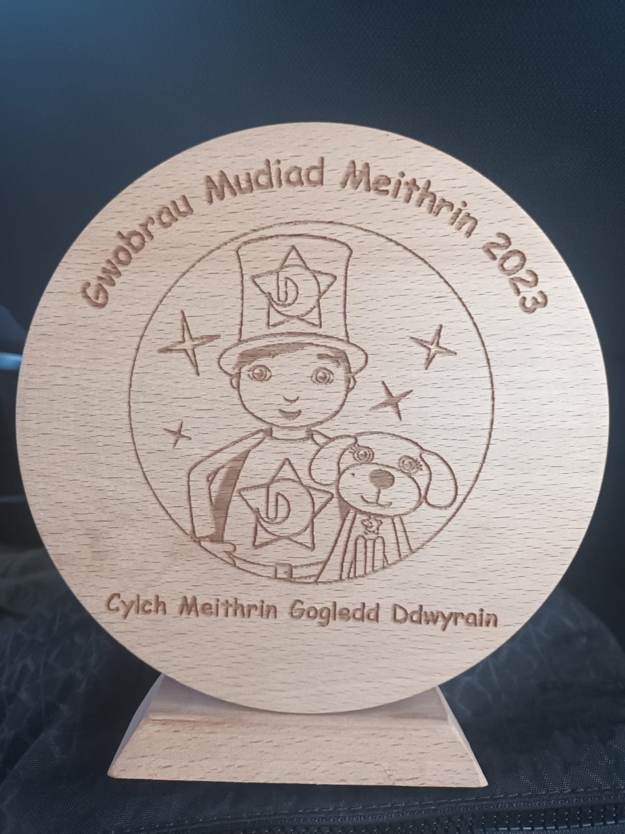 Ysgol Min y Ddôl (@ysgolminyddol) on Twitter photo Llongyfarchiadau enfawr i'n Staff Cylch Meithrin gweithgar a haeddiannol sydd heddiw wedi ennill Gwobr Cylch Meithrin gorau Gogledd Ddwyrain Cymru. Dyma nhw yn y seremoni yn derbyn eu gwobr. Da iawn chi. Mae'n plantos bach a'n cymuned yn lwcus iawn ohonych.
<a href="/CefnCouncil/">Cefn Community Council</a> Llongyfarchiadau enfawr i'n Staff Cylch Meithrin gweithgar a haeddiannol sydd heddiw wedi ennill Gwobr Cylch Meithrin gorau Gogledd Ddwyrain Cymru. Dyma nhw yn y seremoni yn derbyn eu gwobr. Da iawn chi. Mae'n plantos bach a'n cymuned yn lwcus iawn ohonych.
<a href="/CefnCouncil/">Cefn Community Council</a>