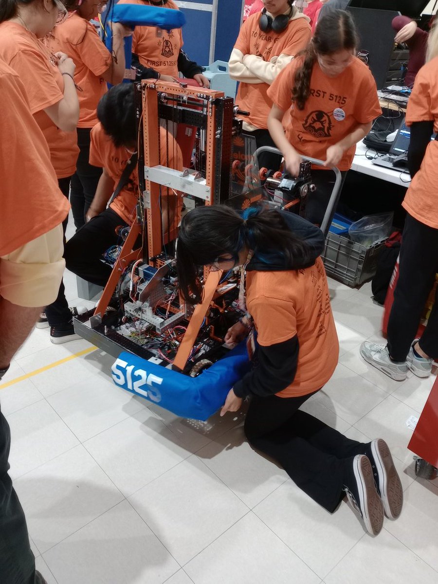 hoth5125's tweet photo. Gearing up for match #9 #frc #HOTH #twist #womeninstem https://t.co/aosd4pH32K