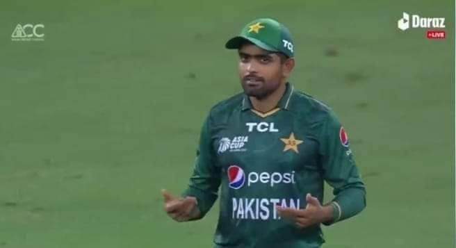 AzeemQaimi's tweet photo. Mein ne bola tha ground mein Jawaab doon ga, ye nahi bola tha K wo Jawaab aap ko pasand aaye ga!
@babarazam258 https://t.co/X2L1JGRBLB