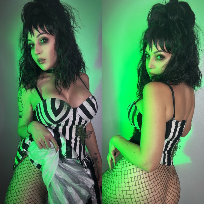 I, myself, am strange and unusual 💚🖤🪲 https://t.co/MBHp0ew32H