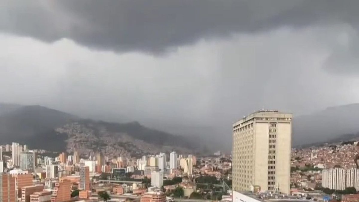 Medellín

Sin eclipse                                   /// Con eclipse