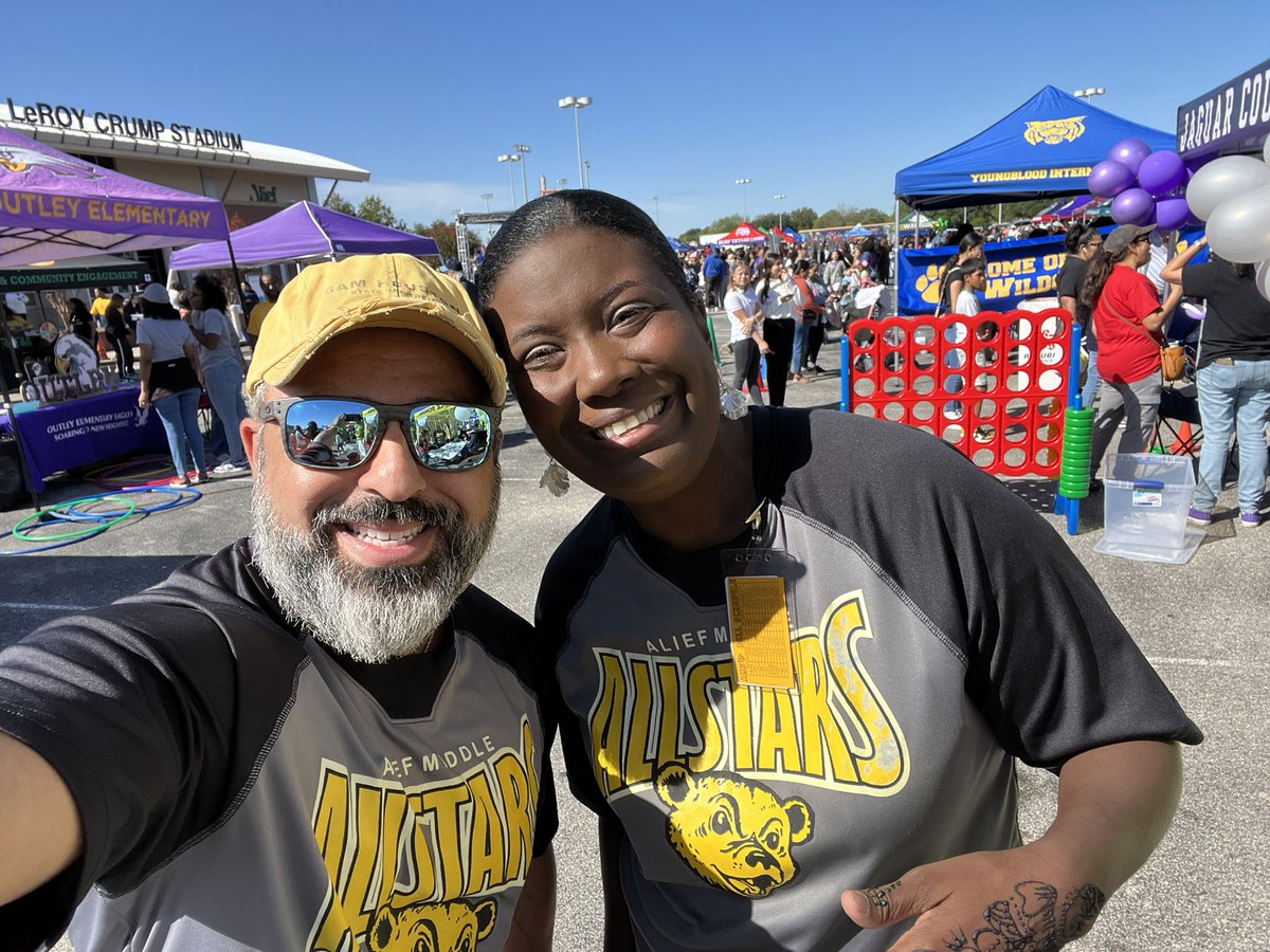 LeadWithLopez's tweet photo. #AliefProudDay @alief_middle @AliefISD @Alief_Fame https://t.co/LlXZMTiEcO