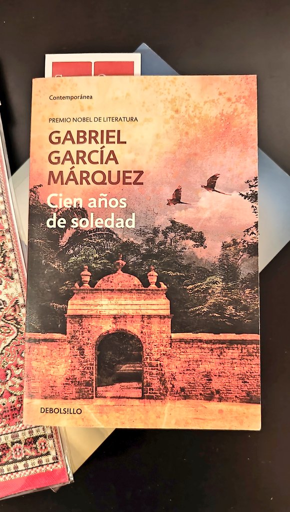 _Eric_Pereira's tweet photo. Around the world among books 📚🌍
2 - Colombia 🇨🇴 - Gabriel García Márquez "Cien años de soledad" (in Spanish) https://t.co/mitJLGfPxr