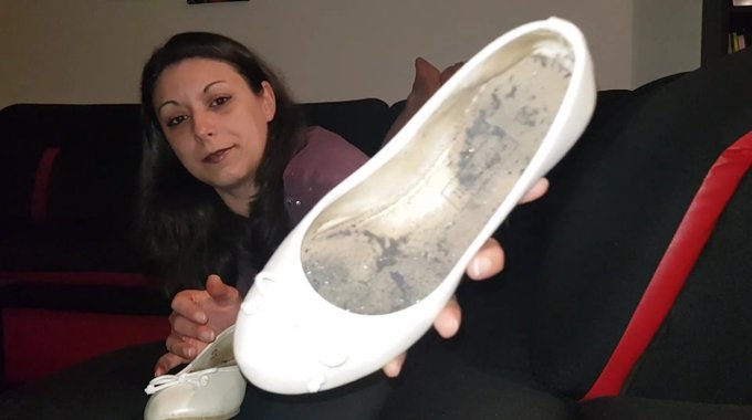 Come put your noze in my stinky flat shoes 😈😈 https://t.co/z6PYBAb8nZ<a href="/tag/feet"class="tags"><span>#feet</span></a><a href="/tag/feetfetish"class="tags"><span>#feetfetish</span></a><a href="/tag/flatshoes"class="tags"><span>#flatshoes</span></a><a href="/tag/wornshoes"class="tags"><span>#wornshoes</span></a>