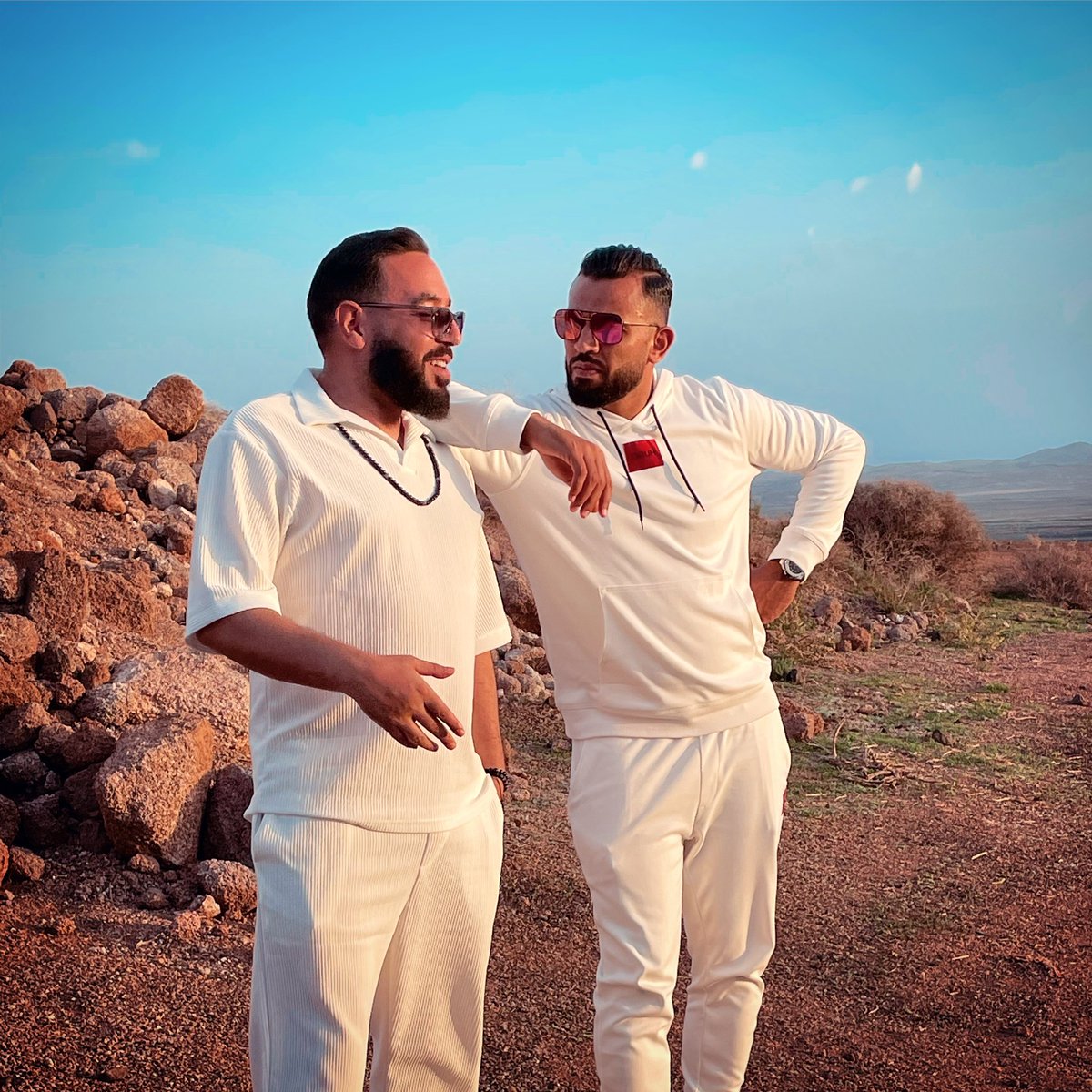 DidenOfficiel's tweet photo. Alors la Team vous avez kiffer le titre avec @NassiOfficiel ? J’attend vos avis 🤩
Cc @NassiOfficiel 😉🤟🏼
#newsingle #diden #nassi #bechouïa #blackpearlmusic https://t.co/S0ySled2wA