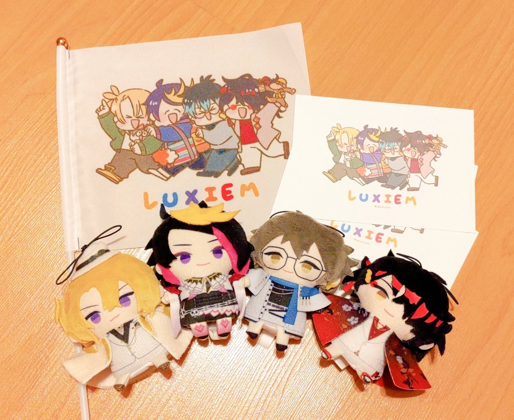 做了L旅遊團小旗旗和明信片，隨機送給有緣人🥰🫶明天見！！！