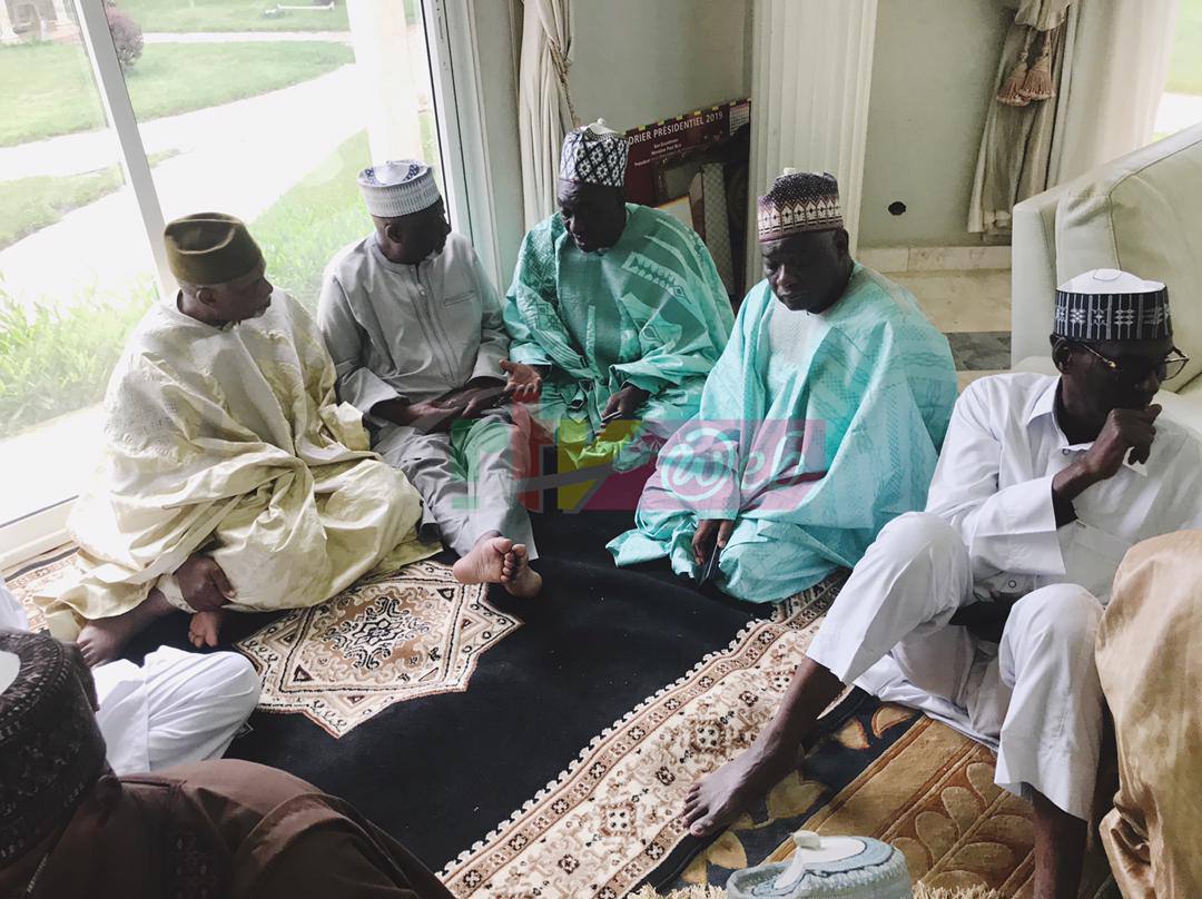 CRTV_web's tweet photo. Recueillement des membres de famille, proches et amis au domicile de l’homme politique et opérateur économique, El Hadj  Mohamadou Abbo, en ce moment,  à #Ngaoundere, région de l’Adamaoua. Il est décédé le 13 octobre des suites de maladie en Turquie. https://t.co/UQdS08CiR5