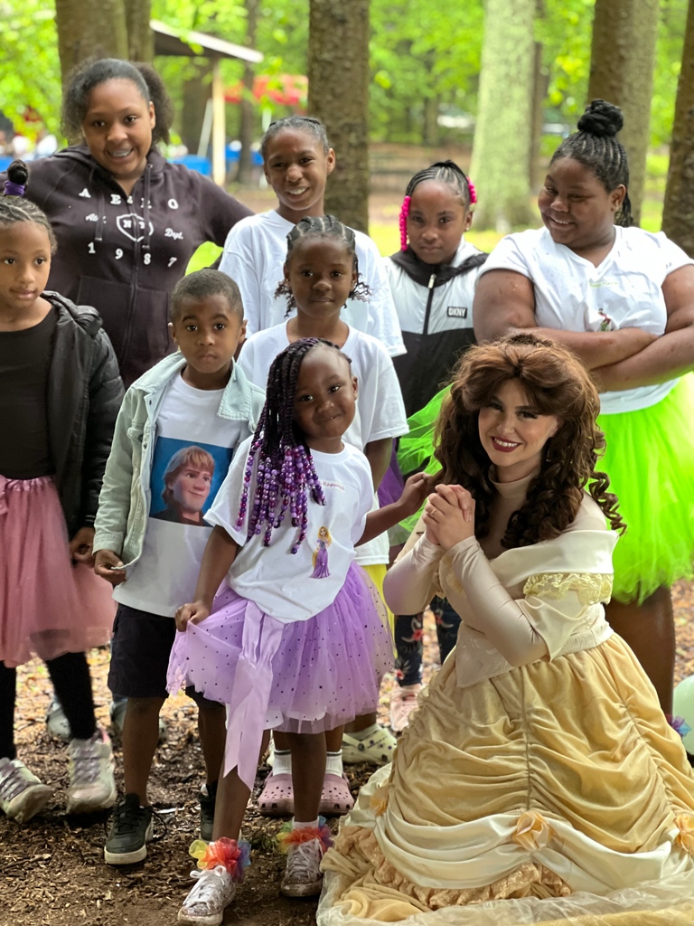 Come join us and make lasting memories with the best character performers around! Click the link in our bio to learn more. #makememories #characterperformances