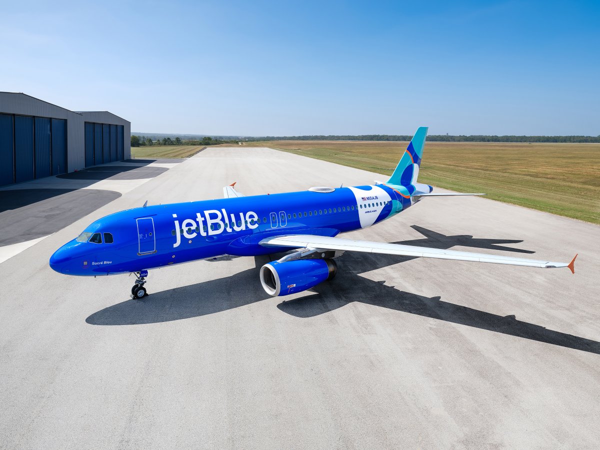 It was an honour to photograph the new @JetBlue A320 livery. Super graphic, super fun colours, and just a great looking plane! #avgeek