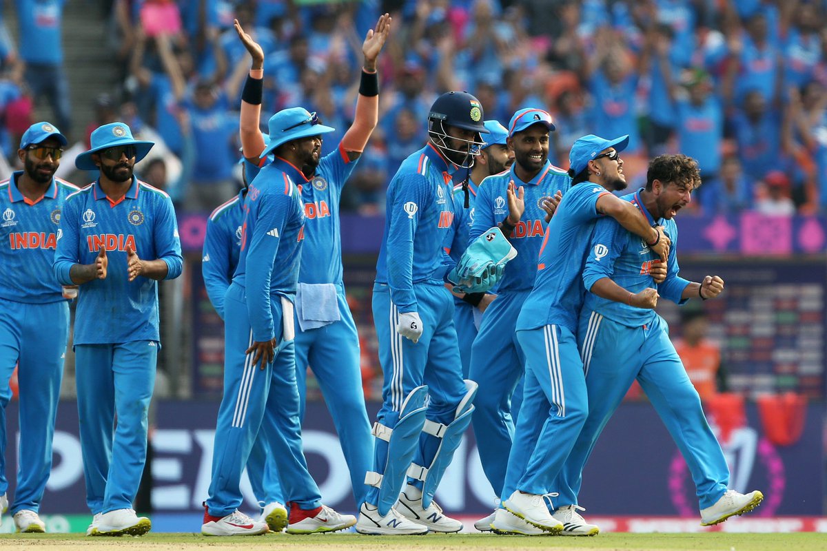 imkuldeep18's tweet photo. Cracking energy 🔥
Electrifying atmosphere ⚡️
Solid team performance 💪🏻

#TeamIndia | #INDvPAK | #CWC23 https://t.co/Mcddo4HC23