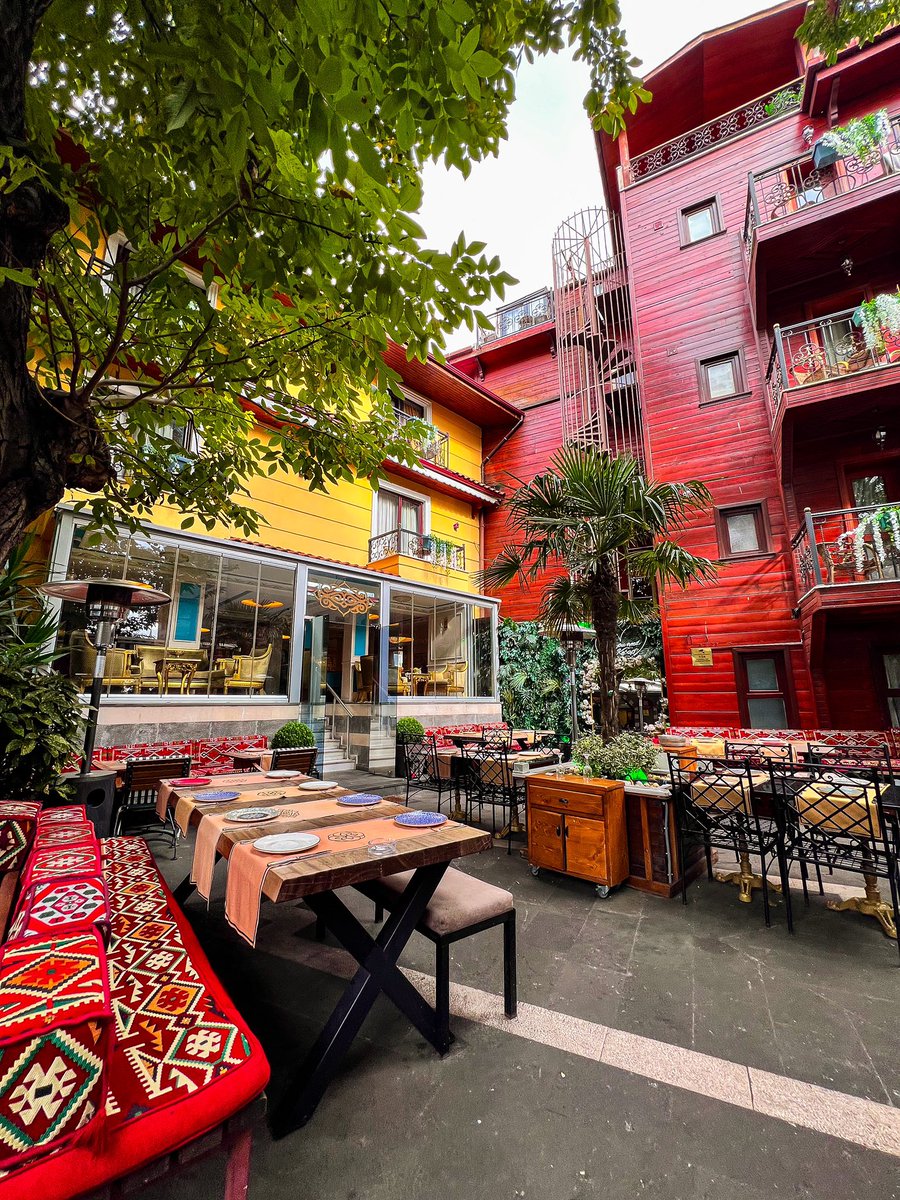 istanbulliste's tweet photo. Osmanlı mutfağını deneyimleyebileceğiniz Garden 1897 Restaurant’a git. https://t.co/hXoqm7p4p5