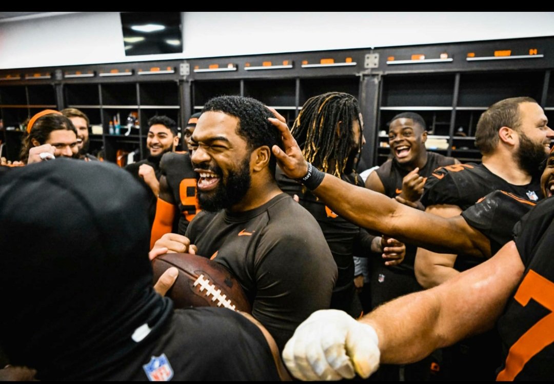 The Commanders are committed to Sam Howell.

The Browns may be without Deshaun Watson for multiple weeks moving forward. 

Bring Jacoby Brissett home. 🔥