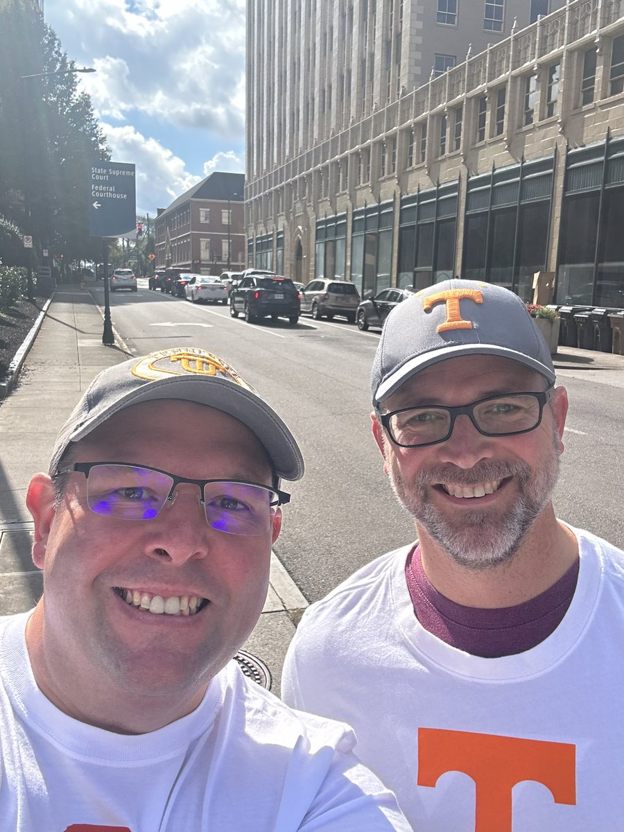 CoachJayMathis's tweet image. We here! Grabbin’ a little Calhouns on the River before we watch @Vol_Football get this W. Thankful for my friend making the trip with me. Gonna be a good day!