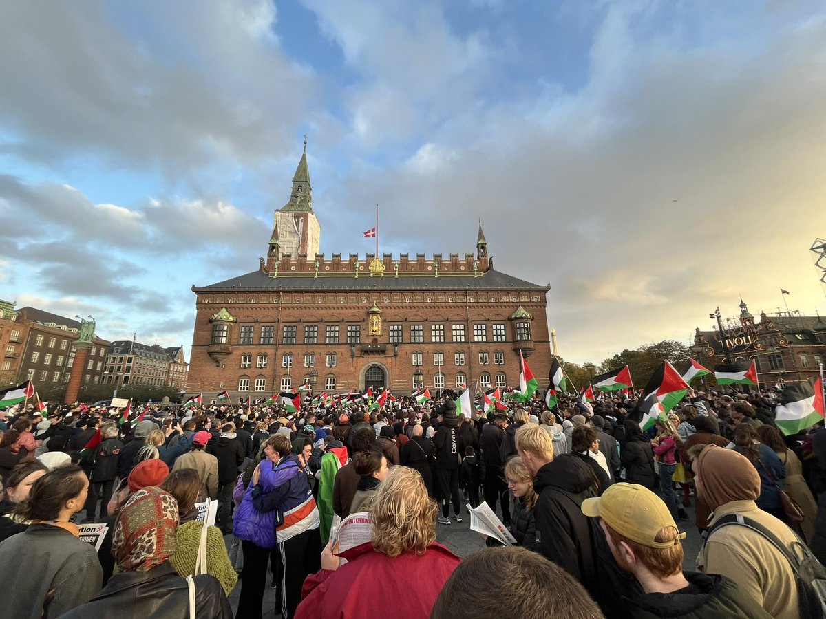 kommunisterne's tweet photo. Revolutionære Socialister er selvfølgelig med til demo til støtte for Palæstina. Intifada until victory! https://t.co/kUqZlxiqhO