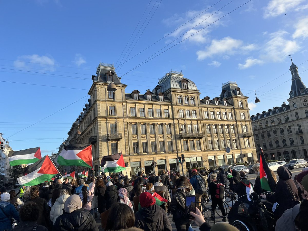kommunisterne's tweet photo. Revolutionære Socialister er selvfølgelig med til demo til støtte for Palæstina. Intifada until victory! https://t.co/kUqZlxiqhO