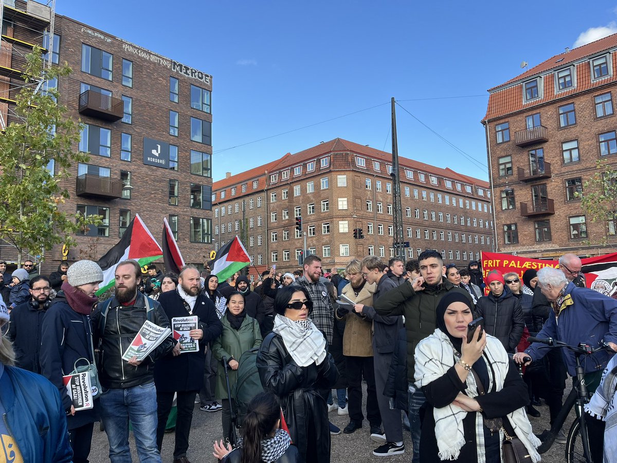kommunisterne's tweet photo. Revolutionære Socialister er selvfølgelig med til demo til støtte for Palæstina. Intifada until victory! https://t.co/kUqZlxiqhO