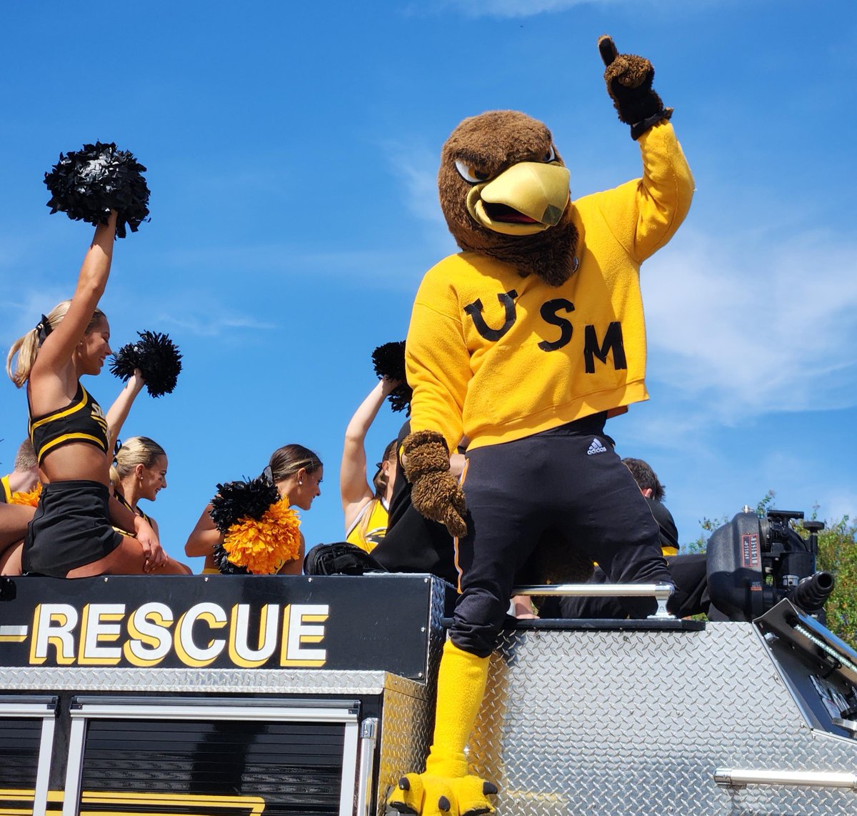 southernmissDSA's tweet photo. To wrap up Homecoming Week, last Saturday was full of events: Homecoming Court breakfast, the parade, tailgating, Eagle Walk, and the game vs Old Dominion! We hated to see the week come to an end, but what a great time to be a Golden Eagle ๐ #SMTTT #USMhomecoming https://t.co/155ZtenE10