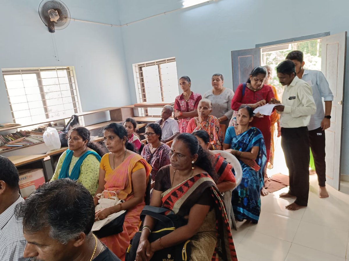 CsirFlori's tweet photo. Under CSIR Floriculture Mission, @csirnbrilko organised an awareness program at Parkala, Udupi (Karnataka) for Nesara Sanjeevani group to promote Jasmine cultivation. Mr. Lakshman, an expert in Jasmine cultivation acted as a resource person
@akshasany @CSIR_IND @DrJitendraSingh https://t.co/S7i3OcBGx0