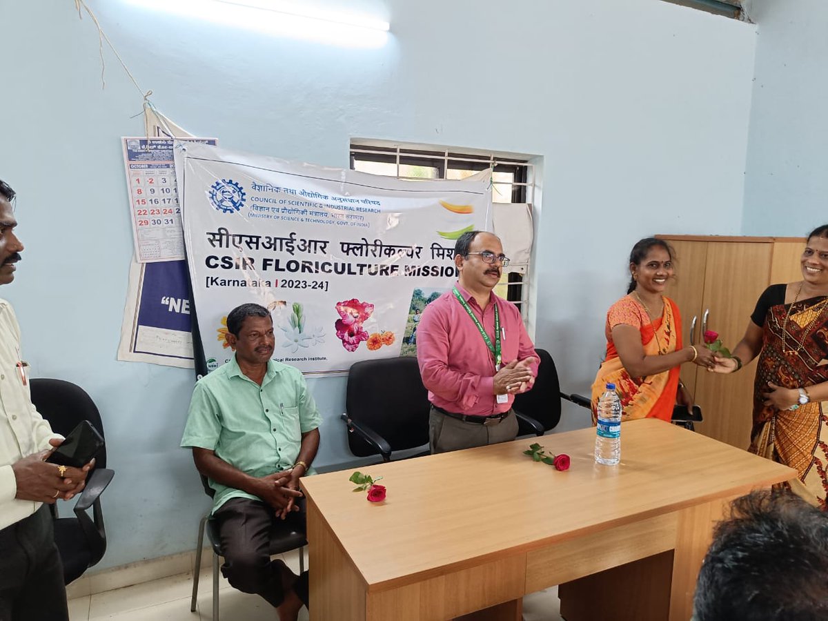 CsirFlori's tweet photo. Under CSIR Floriculture Mission, @csirnbrilko organised an awareness program at Parkala, Udupi (Karnataka) for Nesara Sanjeevani group to promote Jasmine cultivation. Mr. Lakshman, an expert in Jasmine cultivation acted as a resource person
@akshasany @CSIR_IND @DrJitendraSingh https://t.co/S7i3OcBGx0