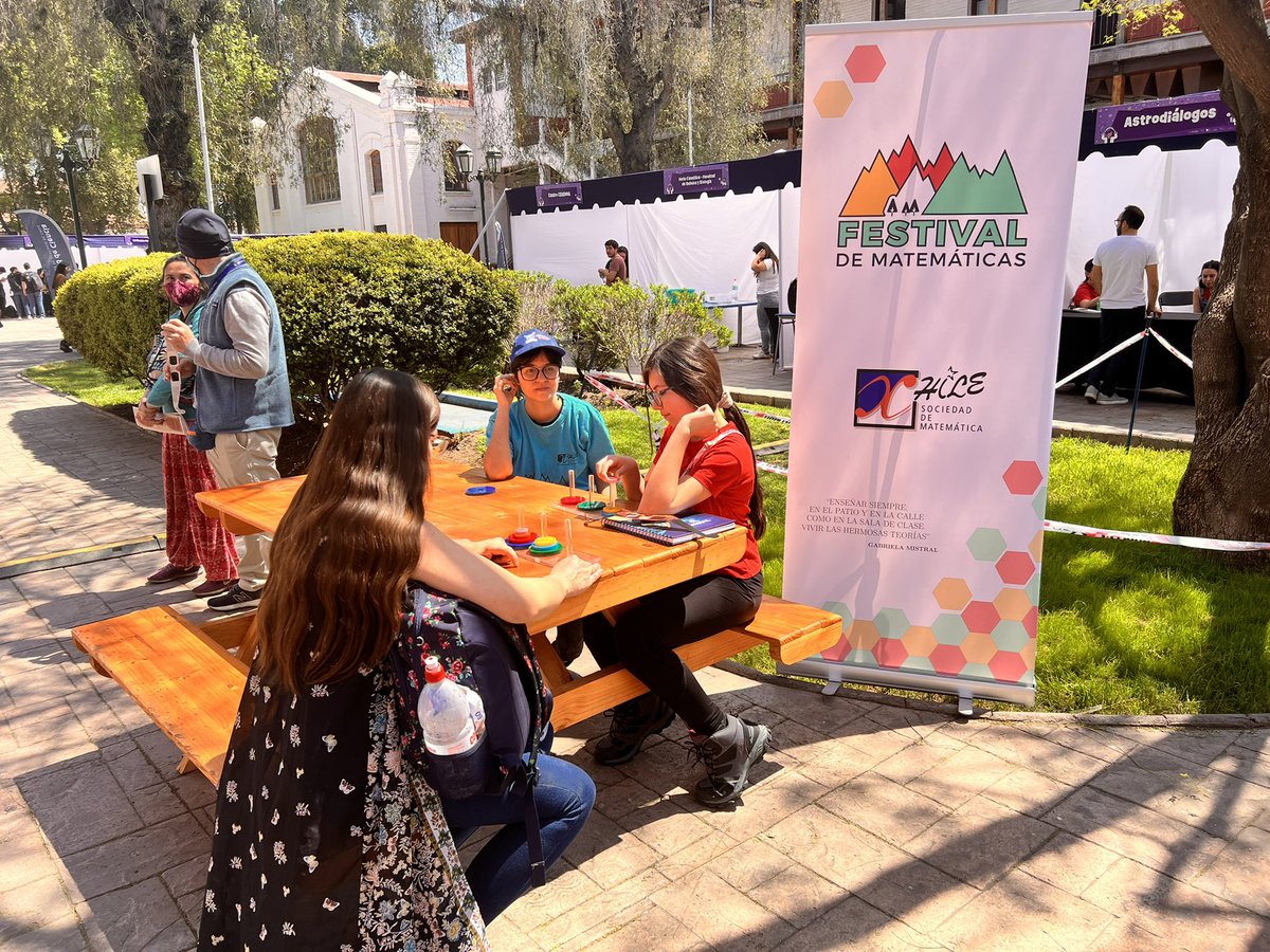 usach's tweet image. 🧑🏽‍🔬Comenzó el espectacular Festival de Ciencia que organiza @Ciencia_Usach y que nos invita a conocer el fascinante mundo de las ciencias para todas las familias 🔬🔭

📍Los esperamos hasta las 18:00 horas en la EAO Usach (Av. Víctor Jara 3659, Estación Central)