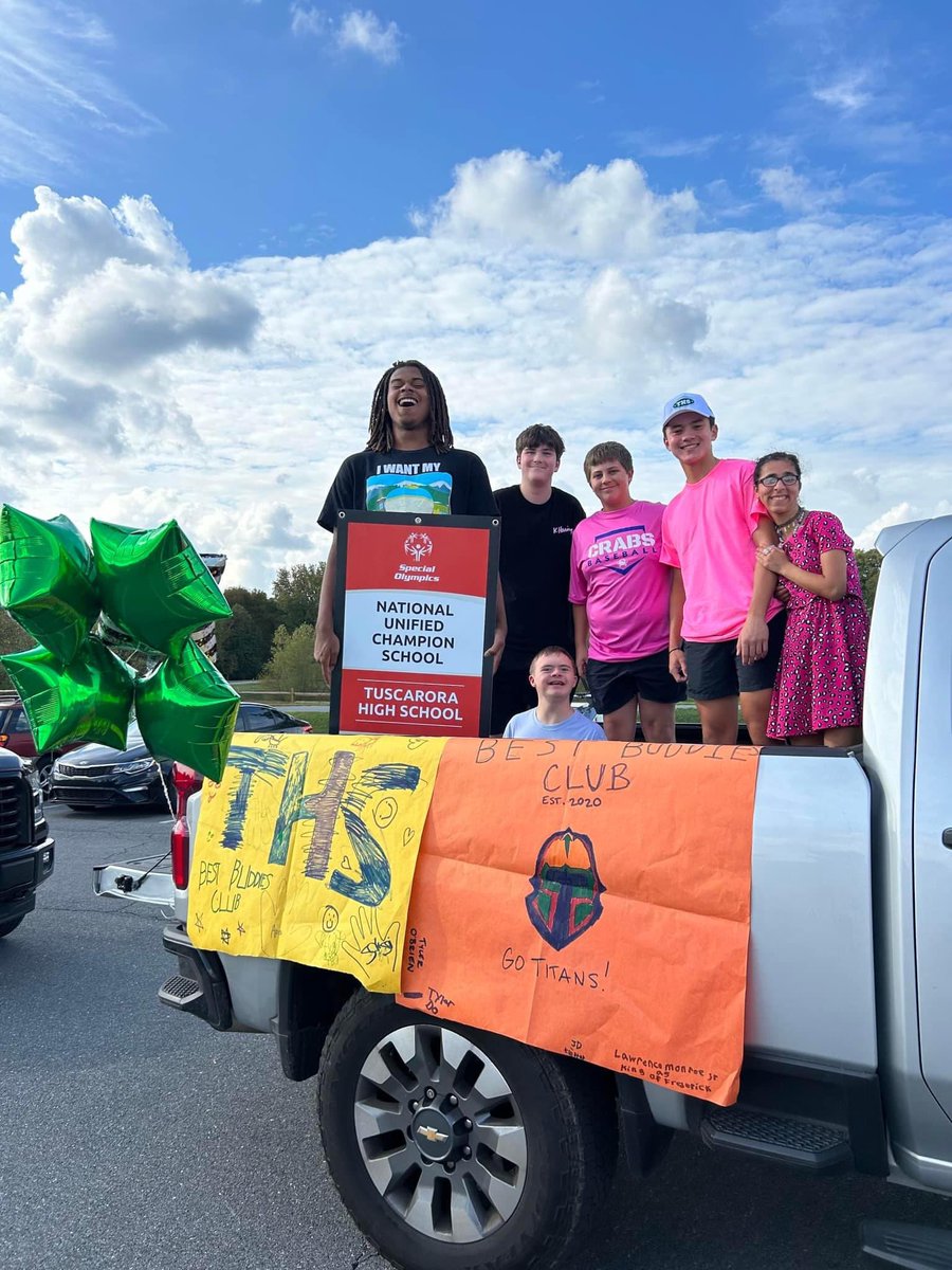 CandieIsFree's tweet photo. A little late, but better late than never. Fun homecoming parade with best buddies and the Titan #Tuscarora #Learningforlife https://t.co/dPd6gfJPs4