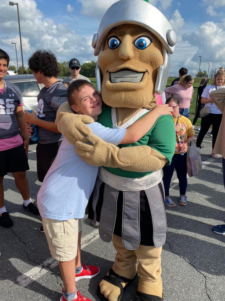 CandieIsFree's tweet photo. A little late, but better late than never. Fun homecoming parade with best buddies and the Titan #Tuscarora #Learningforlife https://t.co/dPd6gfJPs4