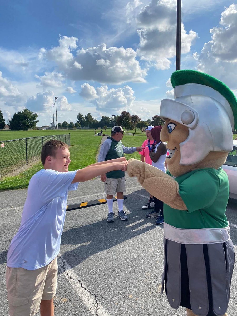 CandieIsFree's tweet photo. A little late, but better late than never. Fun homecoming parade with best buddies and the Titan #Tuscarora #Learningforlife https://t.co/dPd6gfJPs4