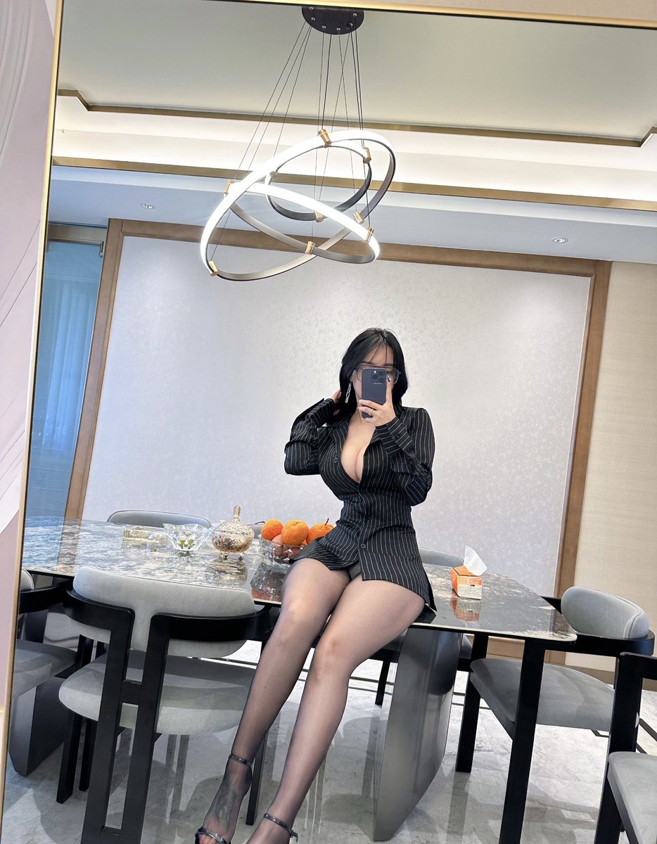 DionMilda1's tweet photo. 跪下来叫小主 #黑丝 #白丝 #高颜值 #字母圈 #男m #女S https://t.co/9edaHkcY1P
