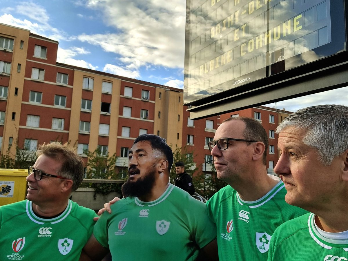 CKinnear's tweet photo. @IrishRugby we found this fella lost outside the stadium! #shouldertoshoulder #IREvNZL https://t.co/kolC9Xf4Xk