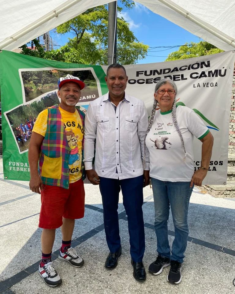 RamonGuillenP's tweet photo. Dentro  del marco de la celebración del Día Nacional del Artesano y el Día del encuentro  de Culturas, dese La Vega hago un llamado a los aetesanos a leer y aprender de su historia, creencias y mitologías y usarlas como fuentes de información para crear Artesanías con Identidad. https://t.co/8ynDLgUPEc