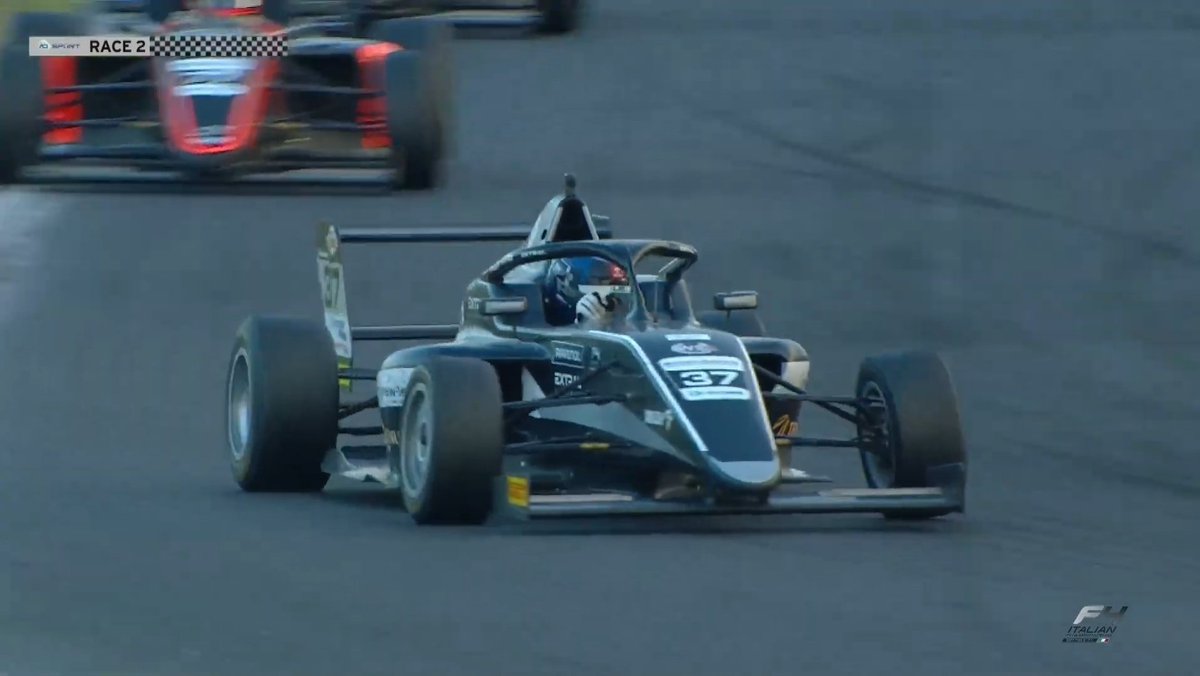 PadokoweSwiry's tweet photo. On to zrobił!

@Kacper_Sztuka MISTRZEM WŁOSKIEJ FORMUŁY 4 🇵🇱🇮🇹

#F1PL #ViaF1 #ItalianF4 https://t.co/PtyxQhQkrr