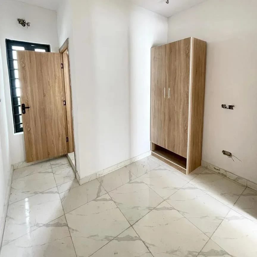 DanadelV's tweet photo. 4BEDROOM SEMI DETACHED DUPLEX FOR SALE 
Amenities: 
- [ ] Fitted Kitchen with accessories 
- [ ] Modern Day POP Ceiling 
- [ ] Detailed finishing 
- [ ] Wardrobes 
- [ ] Water heater
- [ ] Heat extractor 
- [ ] BQ 

Location:ORCHID LEKKI 🇳🇬
📌Price:80M ASKING https://t.co/9Mzn372U8z